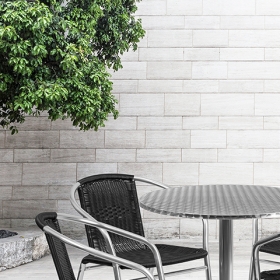 31.5RD Aluminum Table/4 Chairs